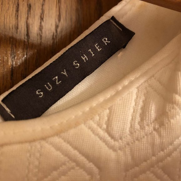 White dress, Form-Hugging Fit - Picture 4 of 6